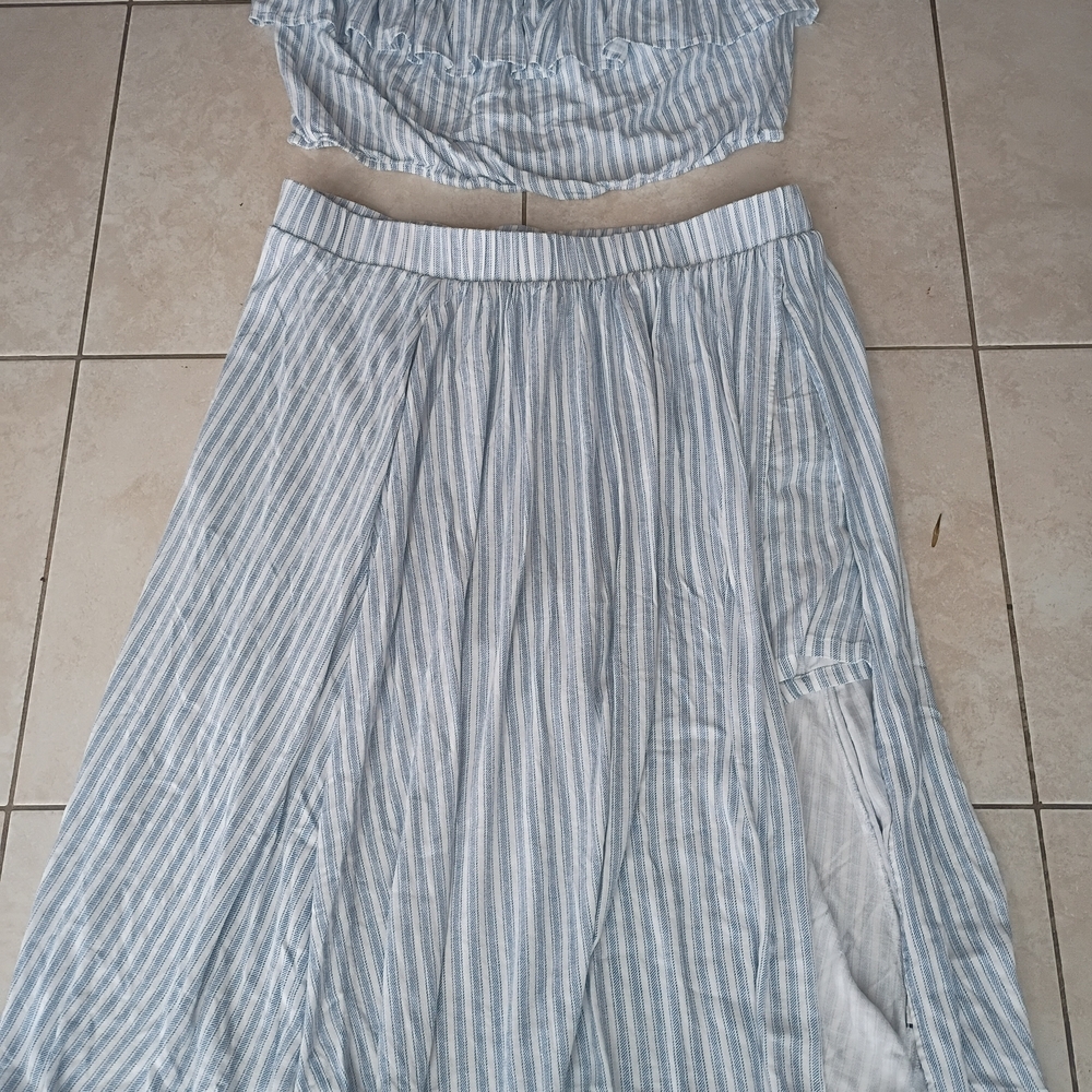 Torrid Blu and White Off-Shoulder Skirt Set - Picture 2 of 6